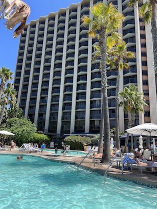 Wave pool at Mandalay Bay - what a blast! - Picture of Four